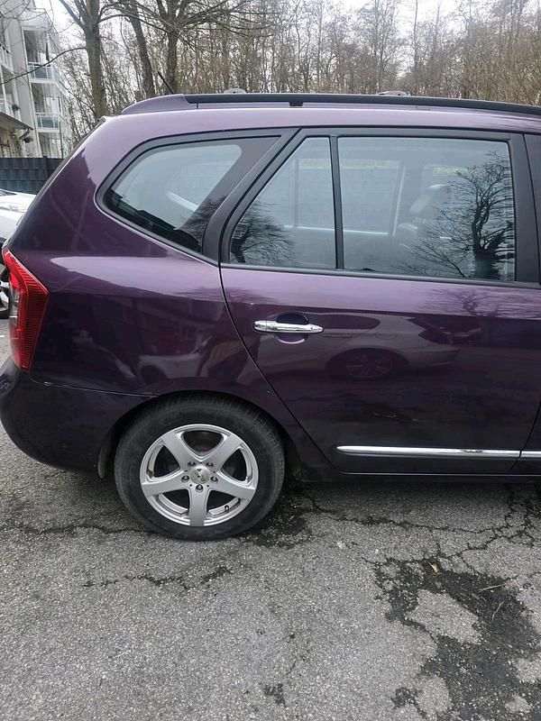Gebraucht Kia Carens 104 PS (76 kW) 2008 Violet Van / Kleinbus