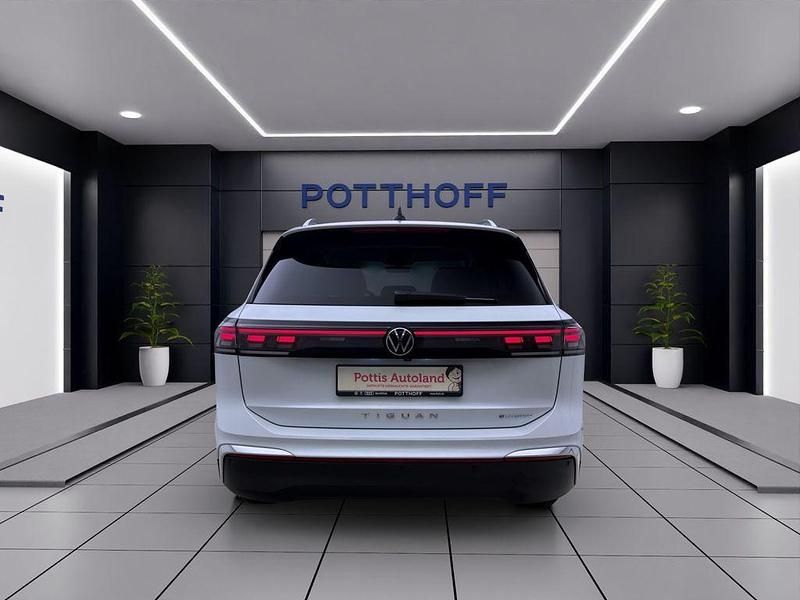 Gebraucht VW Tiguan Elegance 204 PS (150 kW) 2025 Oryxweiß perlmutteffekt SUV