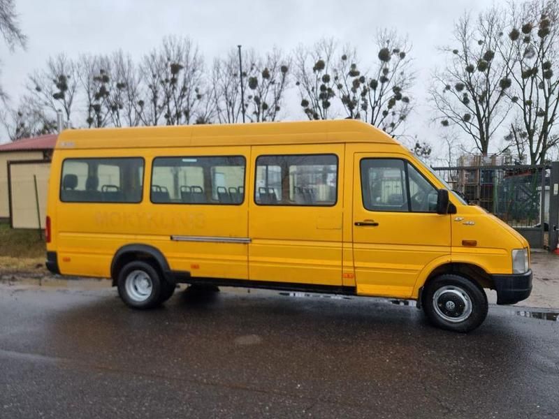 Usado VW LT 109 HP (80 kW) 2004 Amarelo Sedan