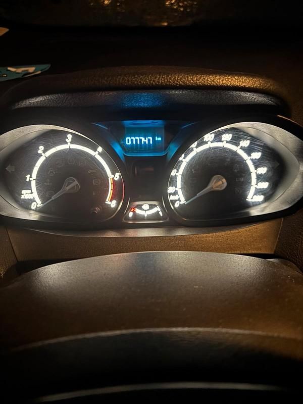 Gebraucht Ford Transit 95 PS (69 kW) 2015 Weiß Kombi