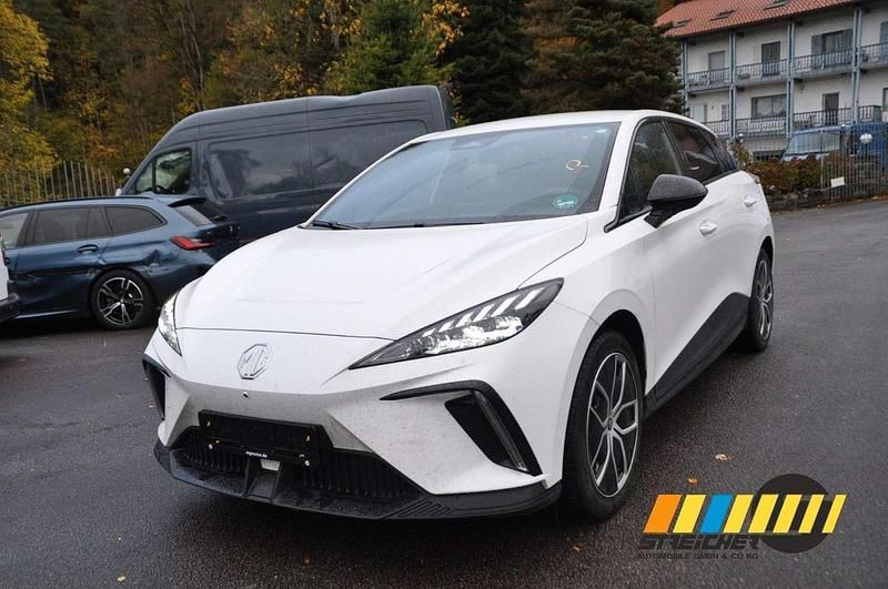 Dover white uni Gebraucht 2023 MG MG4 EV Luxury Kleinwagen | 18.300 € (Superpreis) - Bild 1/4