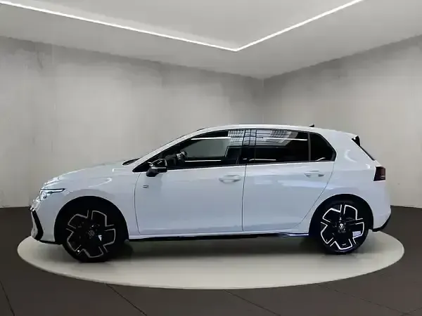 Neu VW Golf VIII R 150 PS (110 kW) 2026 Pure white / schwarz Limousine