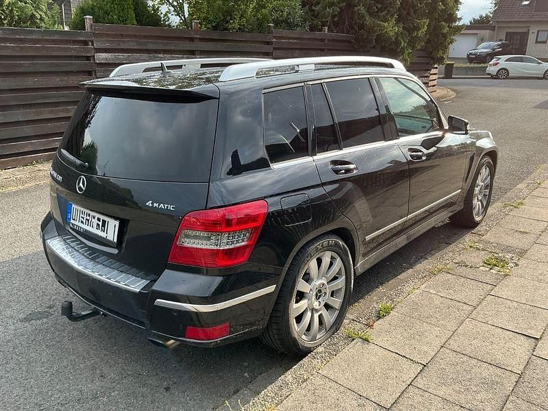 Schwarz Gebraucht 2012 Mercedes GLK350 SUV | 13.900 € (Fairer Preis) - Bild 1/4