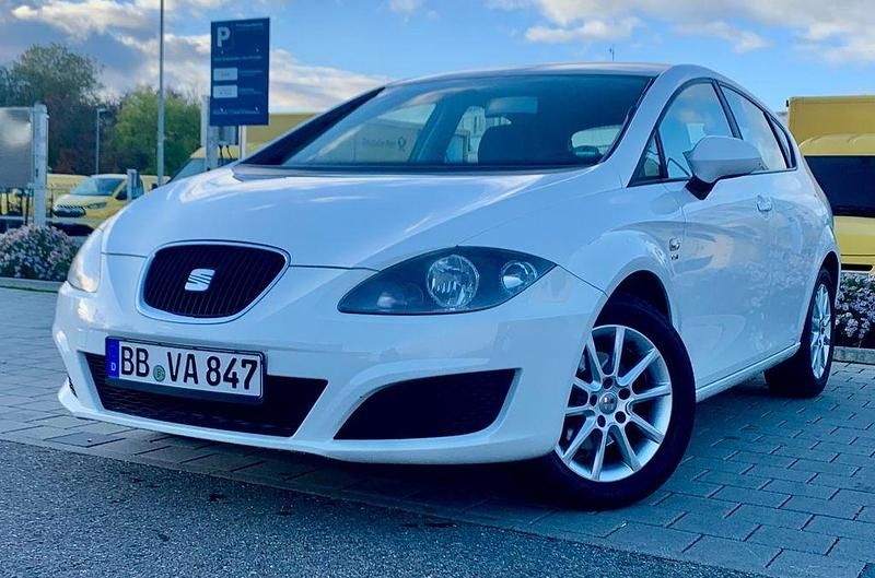 Weiß Gebraucht 2012 Seat Leon Limousine | 4.500 € (Fairer Preis) - Bild 1/4