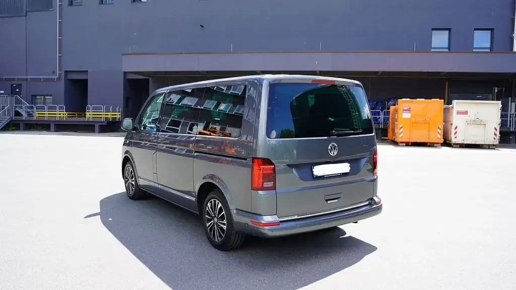 Gebraucht VW Multivan 204 PS (150 kW) 2021 Grau Van / Kleinbus
