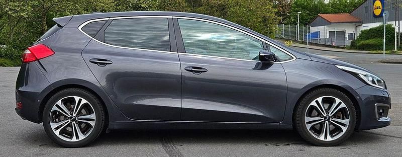 Gebraucht Kia Ceed Spirit 135 PS (99 kW) 2016 Grau Kleinwagen