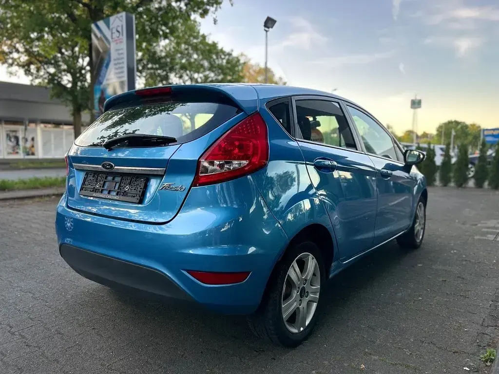 Gebraucht Ford Fiesta Trend 60 PS (44 kW) 2010 Blau Kleinwagen