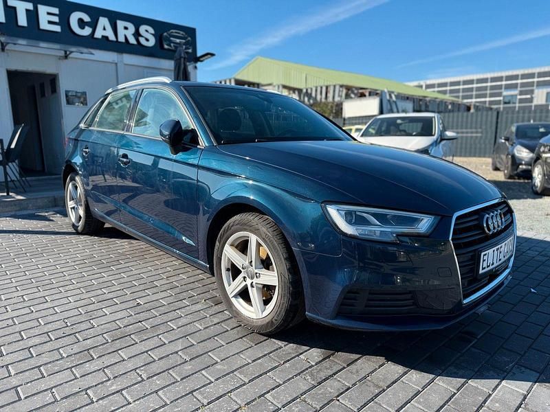Blau Gebraucht 2019 Audi A3 Comfort Kleinwagen | 14.999 € (Superpreis) - Bild 1/4