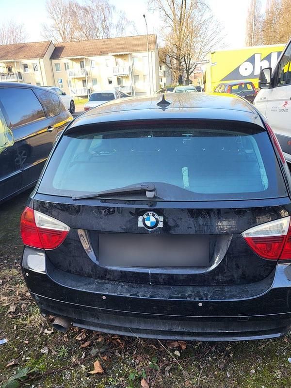Gebraucht BMW 320 163 PS (119 kW) 2007 Schwarz Kombi