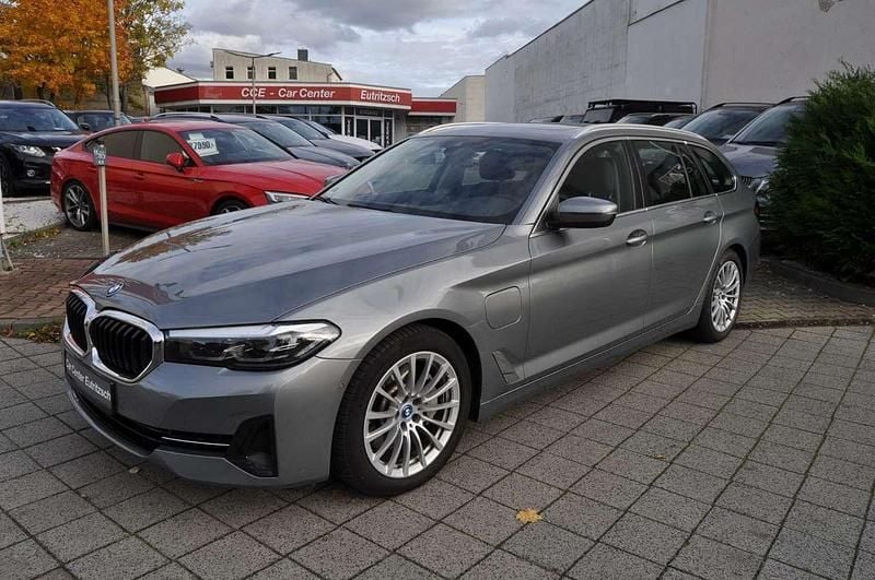 Skyscraper grau metallic Gebraucht 2022 BMW 530e Kombi | 29.990 € (Superpreis) - Bild 1/4