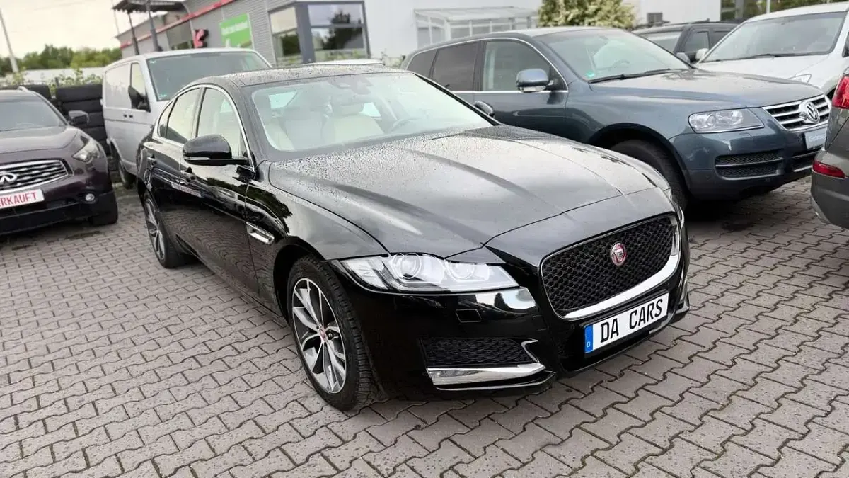 Gebraucht Jaguar XF Prestige 163 PS (119 kW) 2018 Schwarz Limousine