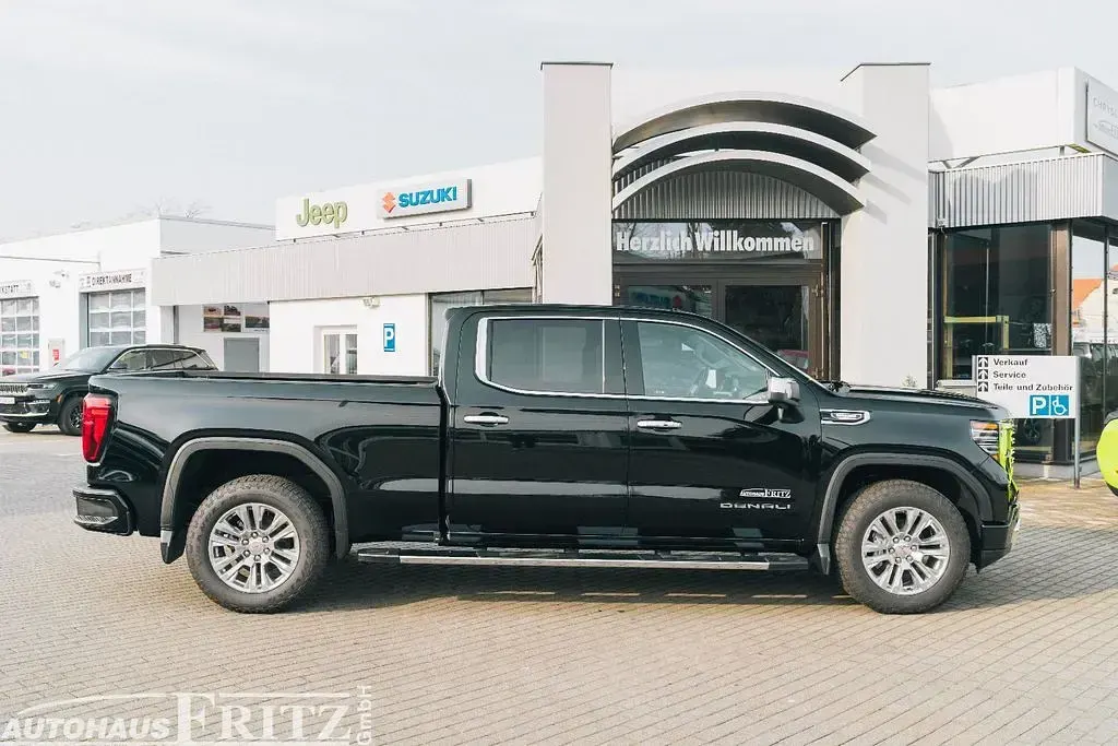Neu GMC Sierra 309 PS (227 kW) 2025 Schwarz Pickup