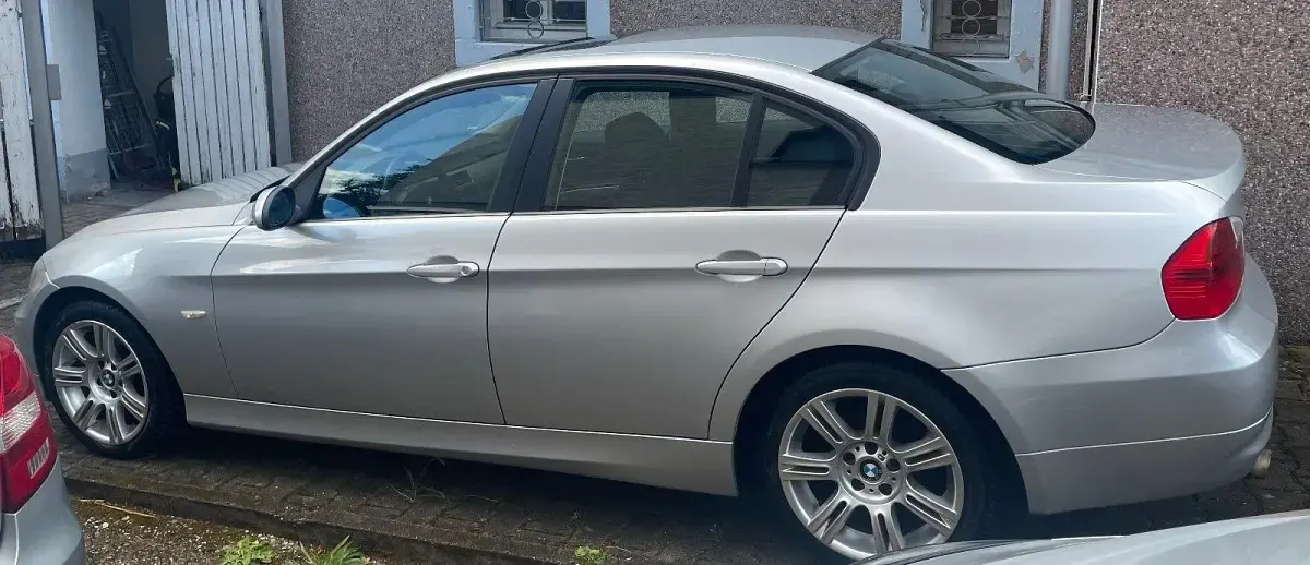 Gebraucht BMW 318 129 PS (94 kW) 2006 Silber Limousine