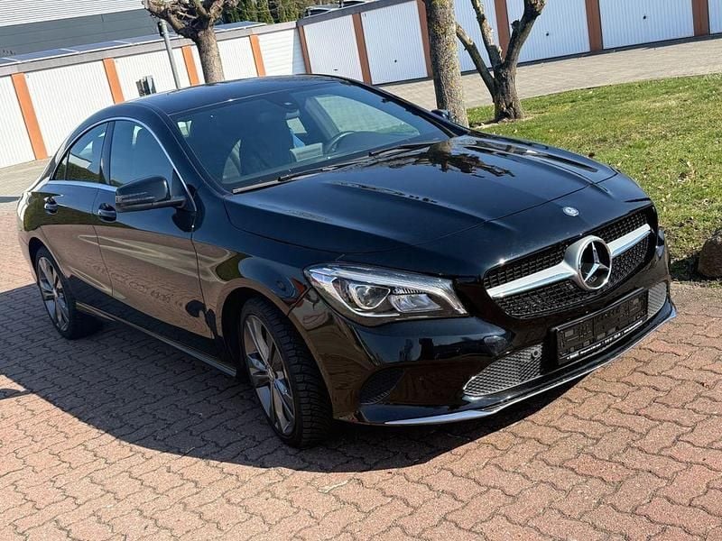 Gebraucht Mercedes CLA180 122 PS (89 kW) 2016 Schwarz Limousine
