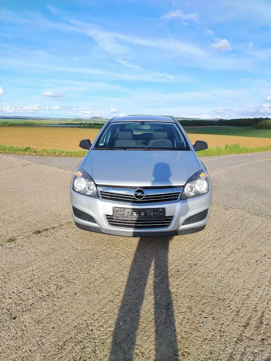 Gebraucht Opel Astra Selection 116 PS (85 kW) 2009 Silber Kombi