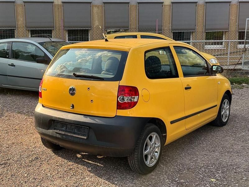 Gebraucht VW Fox Basis 54 PS (39 kW) 2009 Gelb Kleinwagen