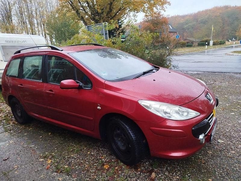 Rot Gebraucht 2006 Peugeot 307 Tendance Limousine | 2.000 € (Fairer Preis) - Bild 1/4