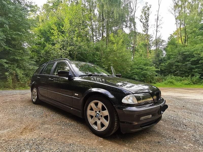 Schwarz Gebraucht 1999 BMW 318 Kombi | 1.800 € (Fairer Preis) - Bild 1/4