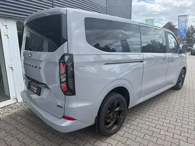 Gebraucht Ford Tourneo Custom Titanium 170 PS (125 kW) 2024 Andere Van