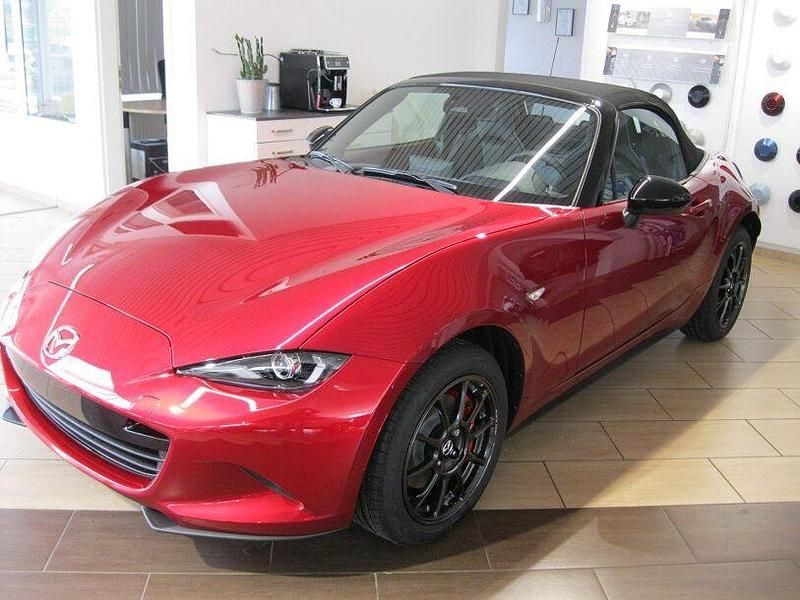 Neu Mazda MX5 Homura-Line 132 PS (97 kW) 2025 Soul red crystal m Cabrio