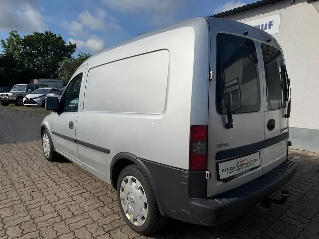 Używany Opel Combo 75 KM (55 kW) 2011 Srebrny Minivan