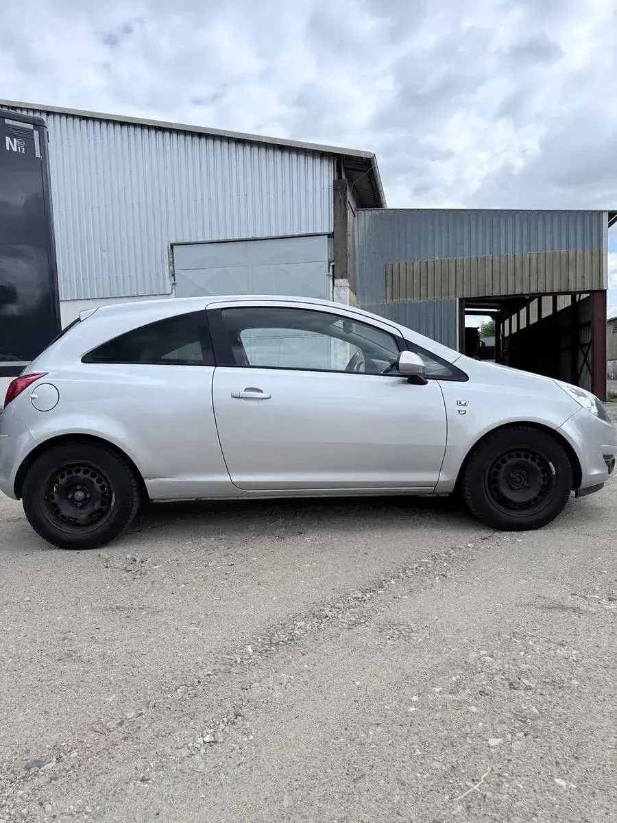 Gebraucht Opel Corsa Selection 69 PS (50 kW) 2010 Silber Kleinwagen