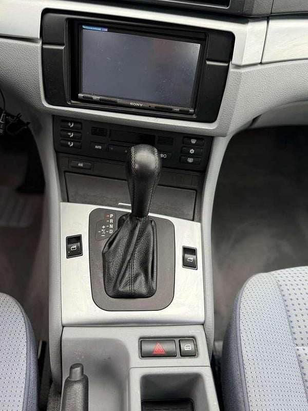 Second-hand BMW 323 170 CP (125 kW) 2000 Albastru Berlinǎ