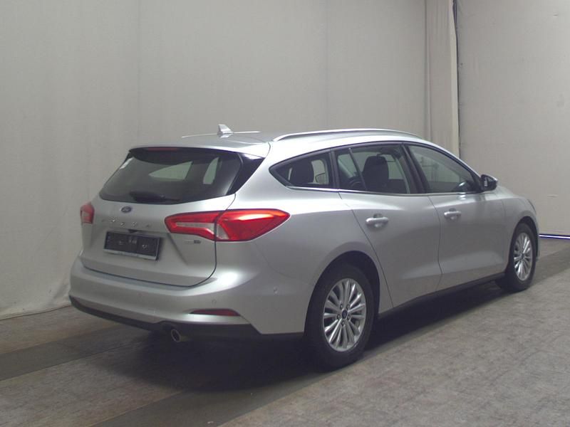 Gebraucht Ford Focus Titanium 125 PS (91 kW) 2021 Polarsilber metallic Limousine
