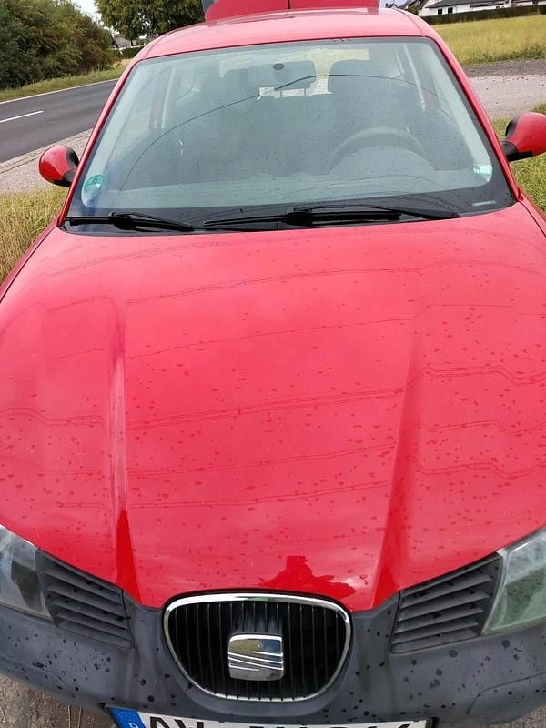 Rot Gebraucht 2005 Seat Ibiza Kleinwagen | 650 € (Guter Preis) - Bild 1/4