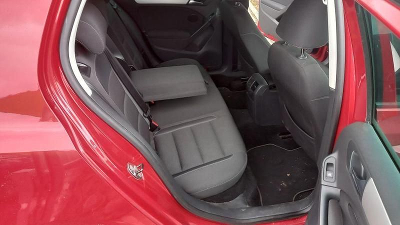 Gebraucht VW Golf VI Team 122 PS (89 kW) 2010 Rot Kleinwagen