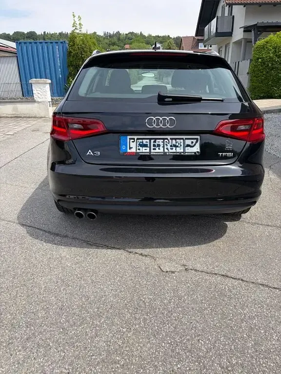 Gebraucht Audi A3 Ambiente 125 PS (91 kW) 2014 Schwarz Limousine