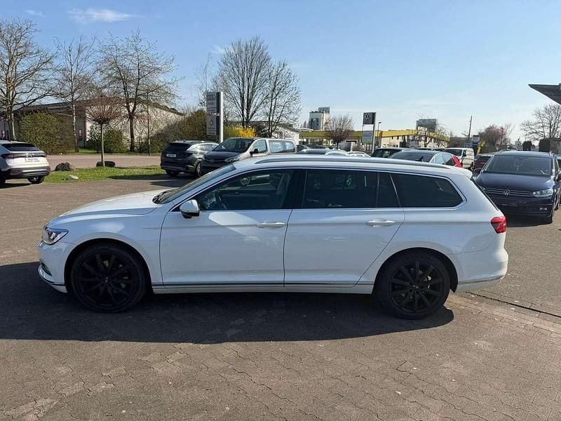 Gebraucht VW Passat Highline 150 PS (110 kW) 2018 Pure white Kombi