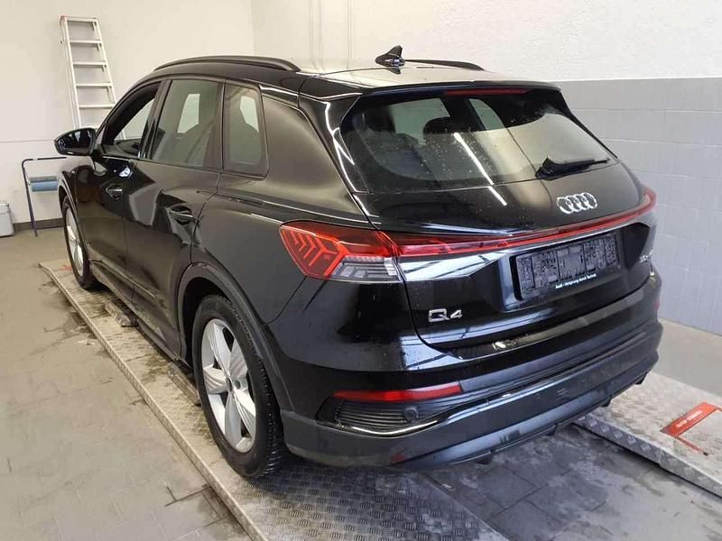 Gebraucht Audi Q4 e-tron Ambiente 219 kW (299 PS) 2021 Mythosschwarz metallic SUV