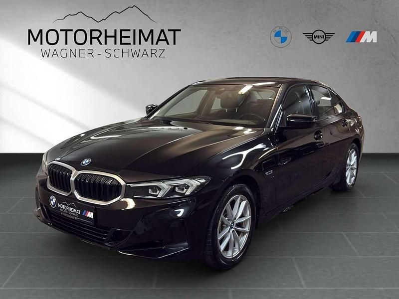 Schwarz uni Gebraucht 2022 BMW 320e Sport Line Limousine | 27.980 € (Fairer Preis) - Bild 1/3