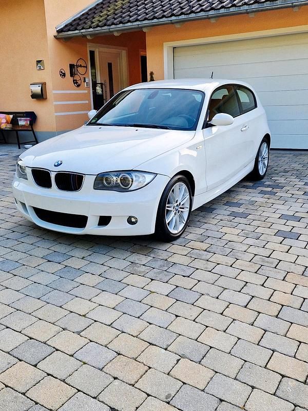 Weiß Gebraucht 2008 BMW 118 Coupé M Sport Coupé | 4.990 € (Fairer Preis) - Bild 1/4