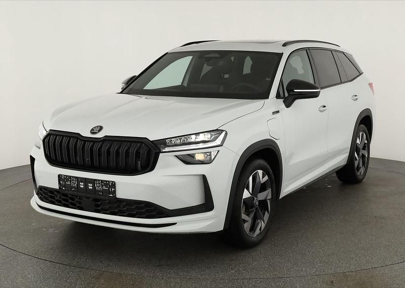 Moon white perleffekt Neu 2025 Skoda Kodiaq SportLine SUV | 51.495 € (Fairer Preis) - Bild 1/4