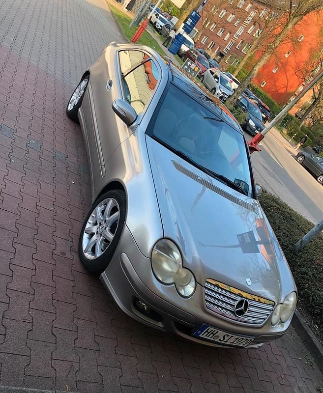 Silber Gebraucht 2004 Mercedes C180 Coupé | 1.999 € (Superpreis) - Bild 1/4