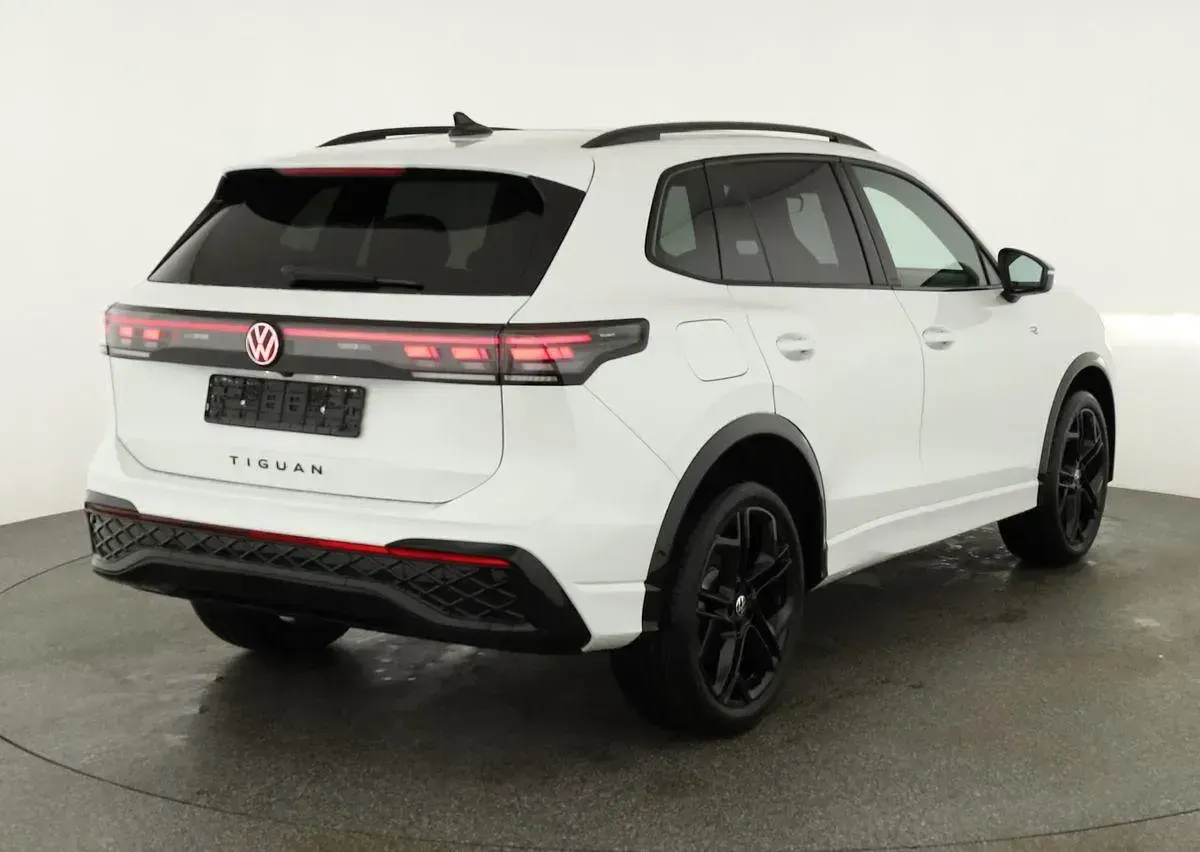 Neu VW Tiguan R-line 272 PS (200 kW) 2025 Oryxweiß perlmutteffekt SUV