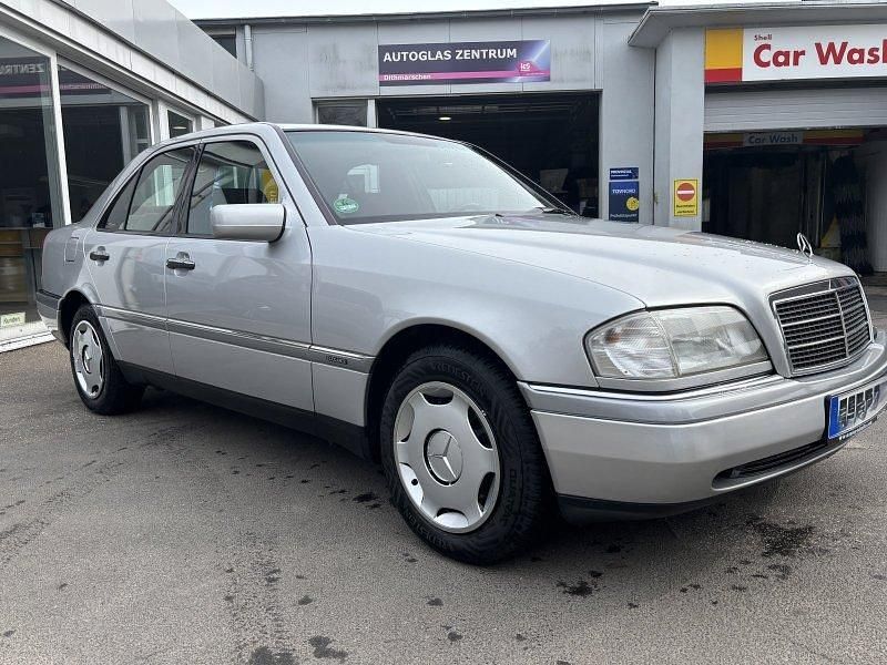Gebraucht Mercedes C220 Elegance 150 PS (110 kW) 1994 Brillantsilber  metallic Limousine