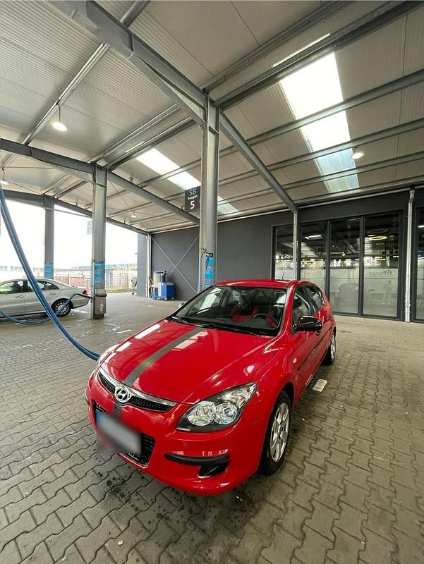 Rot Gebraucht 2009 Hyundai i30 Limousine | 2.800 € (Guter Preis) - Bild 1/4