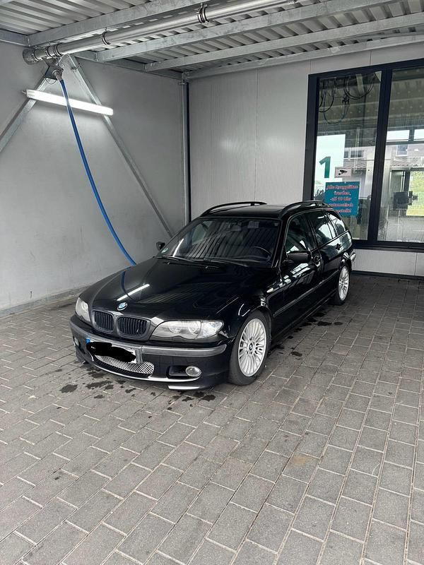 Schwarz Gebraucht 2003 BMW 330 Kombi | 7.200 € (Fairer Preis) - Bild 1/4