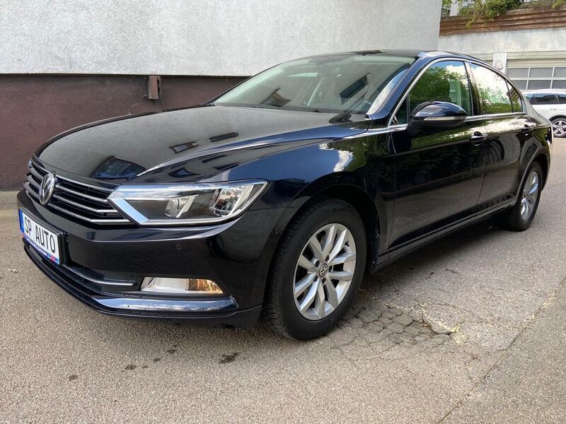 Schwarz Gebraucht 2018 VW Passat Comfortline Limousine | 17.490 € (Superpreis) - Bild 1/4