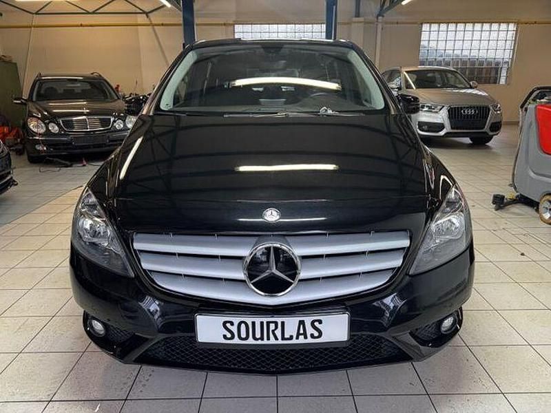 Gebraucht Mercedes B180 122 PS (89 kW) 2012 Schwarz Van / Kleinbus