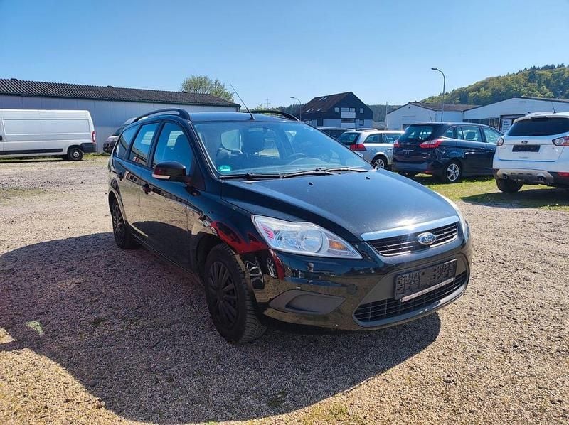 Second-hand Ford Focus 101 CP (74 kW) 2010 Negru Berlinǎ