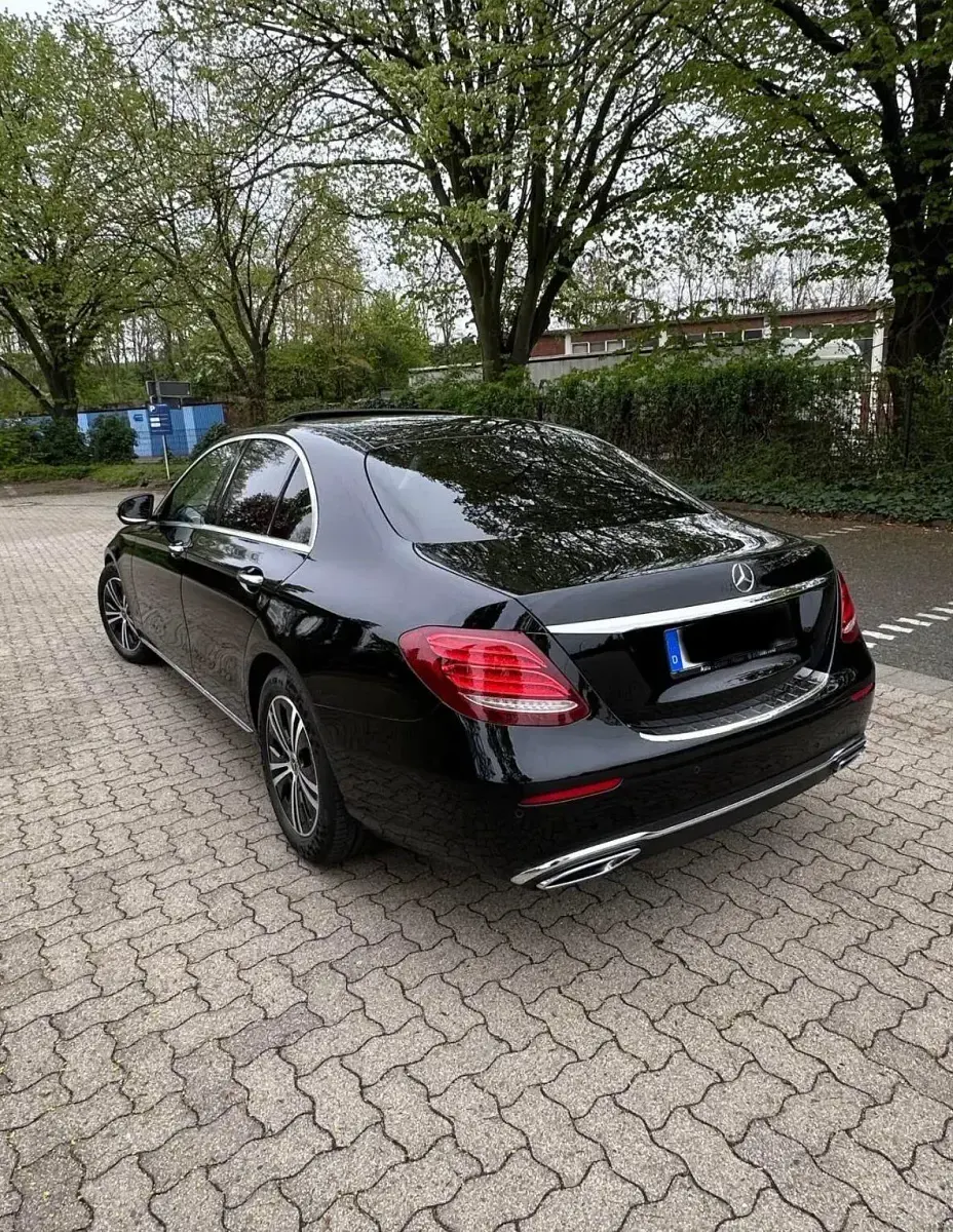Second-hand Mercedes E220 193 CP (141 kW) 2020 Negru Berlinǎ