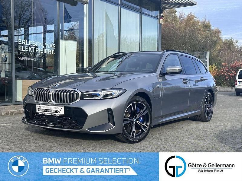 Skyscraper grau metallic Gebraucht 2024 BMW 330e M Sport Kombi | 49.540 € (Teuer) - Bild 1/4