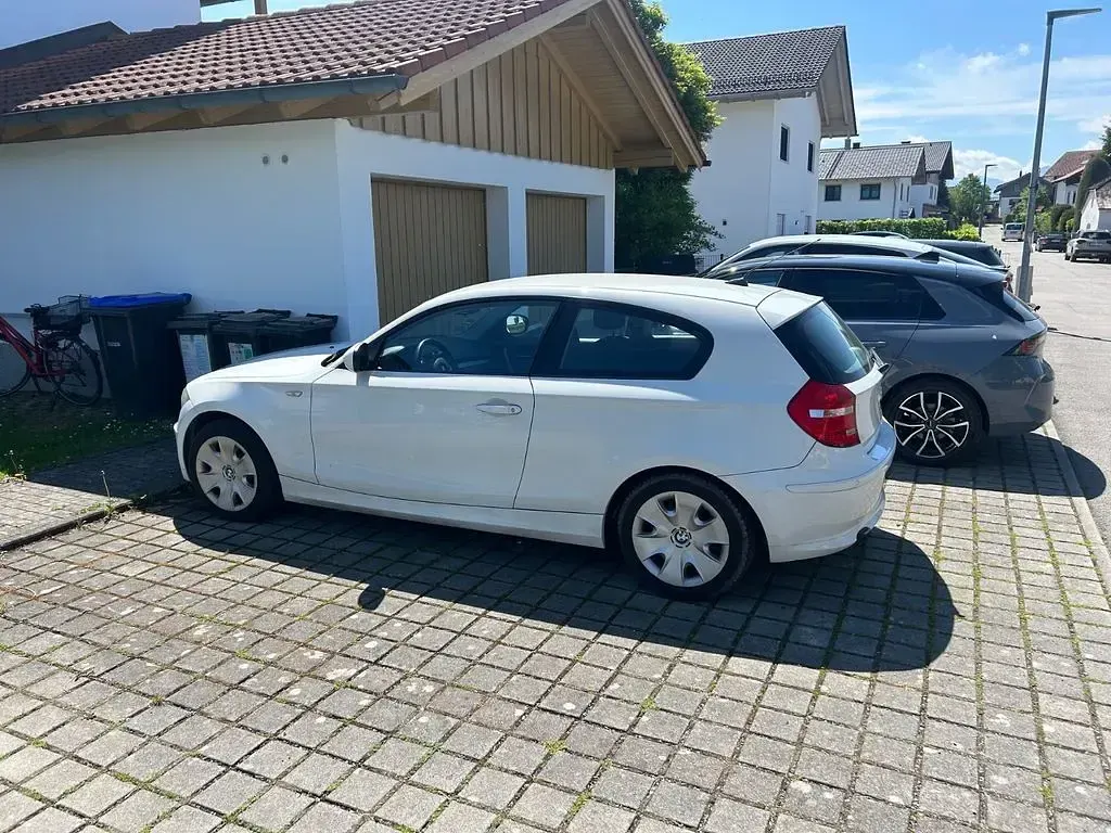 Gebraucht BMW 116 122 PS (89 kW) 2009 Weiß Kleinwagen