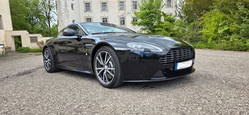 Schwarz Gebraucht 2016 Aston Martin V8 Vantage Coupé | 94.500 € (Etwas zu teuer) - Bild 1/4
