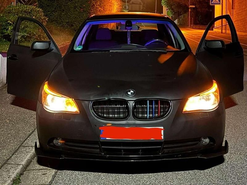 Schwarz Gebraucht 2003 BMW 520 Limousine | 3.990 € (Fairer Preis) - Bild 1/4