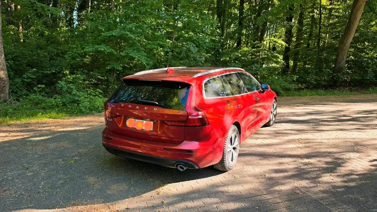 Gebraucht Volvo V60 150 PS (110 kW) 2019 Rot Kombi